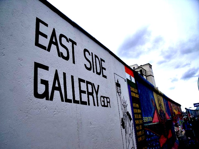 Berlino, il muro, la street art e la East Side Gallery